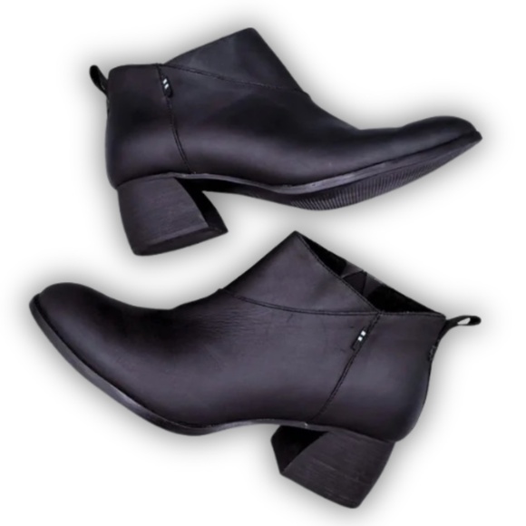 TOMS Matte Leather Nubuck Ankle Boots Black Size 8 2" Block Heel Classic Slip On - Picture 9 of 9